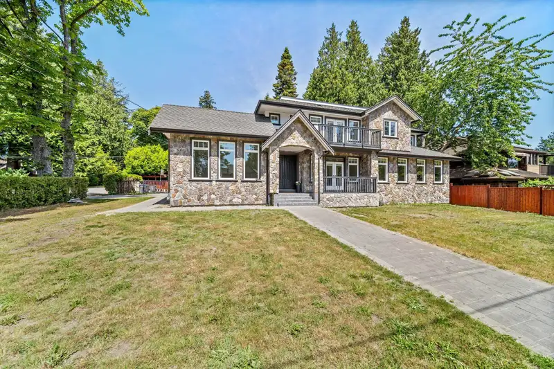 13101 14 AVENUE - photo 2 of 40