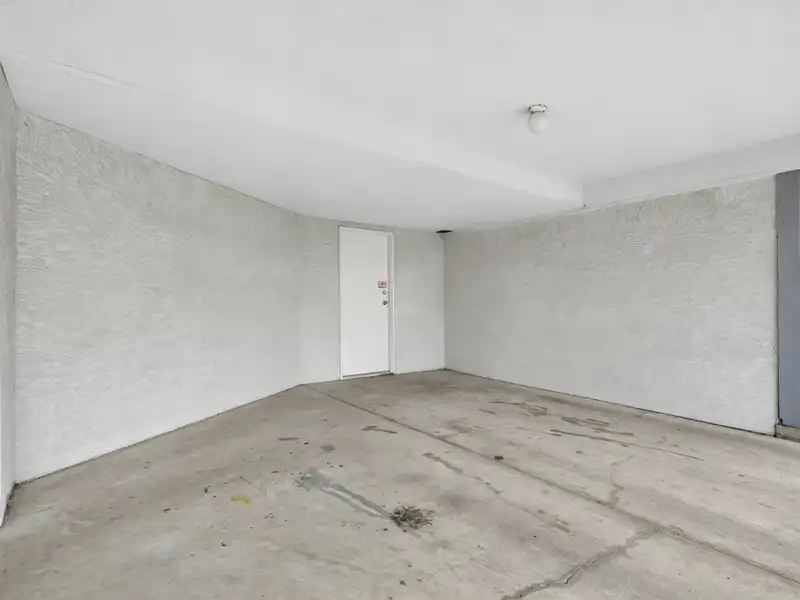 26 3111 BECKMAN PLACE - photo 4 of 23