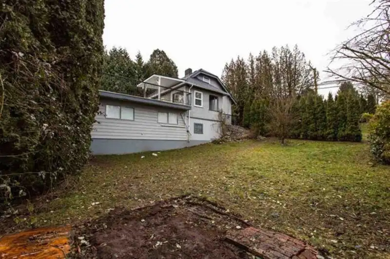 2340 MCKENZIE ROAD - photo 2 of 4