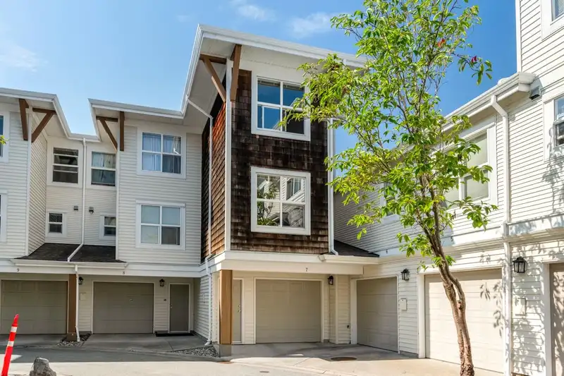 7 7100 LYNNWOOD DRIVE - photo 3 of 19