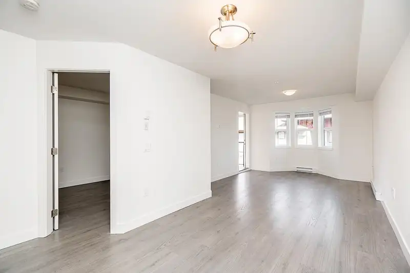 308 19730 56 AVENUE - photo 4 of 31