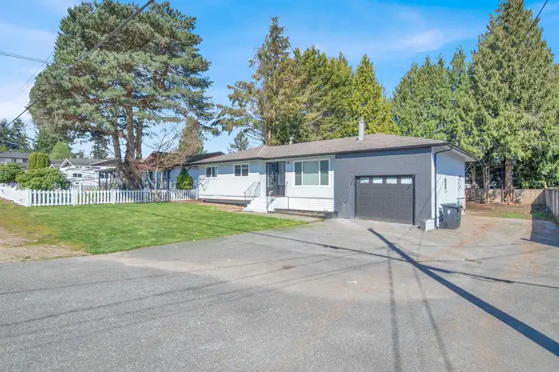 26953 28 AVENUE - photo 2 of 25