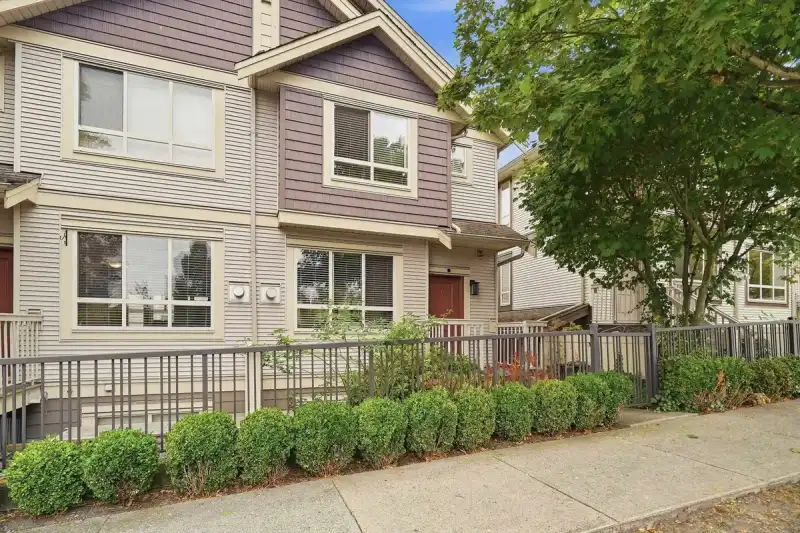 6 19560 68 AVENUE - photo 1 of 10