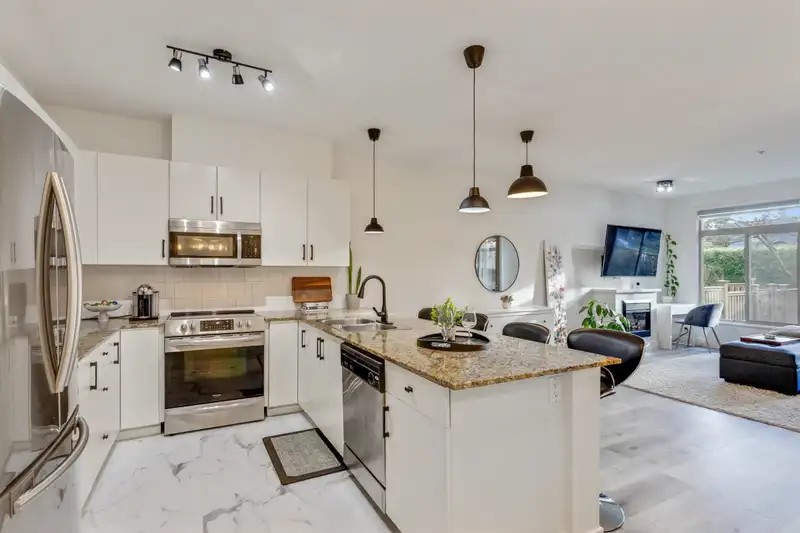 102 15385 101A AVENUE - photo 2 of 37