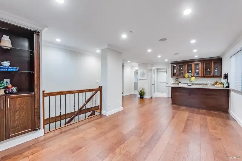 6167 COMMERCIAL STREET - photo 4 of 28