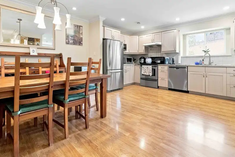 718 DELESTRE AVENUE - photo 3 of 34