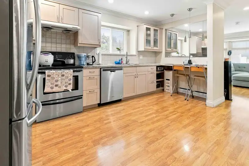 718 DELESTRE AVENUE - photo 4 of 34