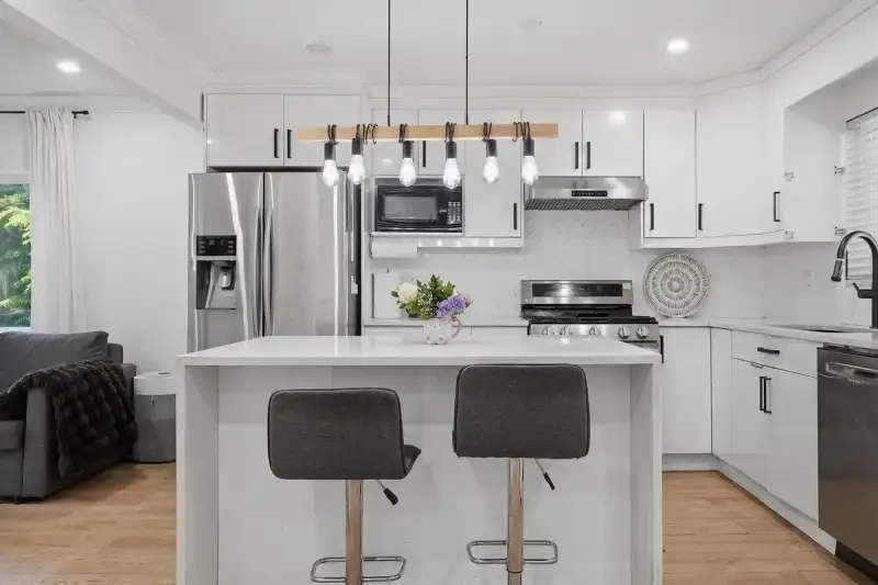 8581 152 STREET - photo 1 of 29