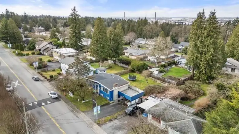 9185 112 STREET - photo 1 of 6
