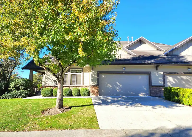 42 5688 152 STREET - photo 2 of 34