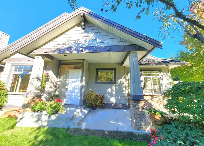 42 5688 152 STREET - photo 3 of 34