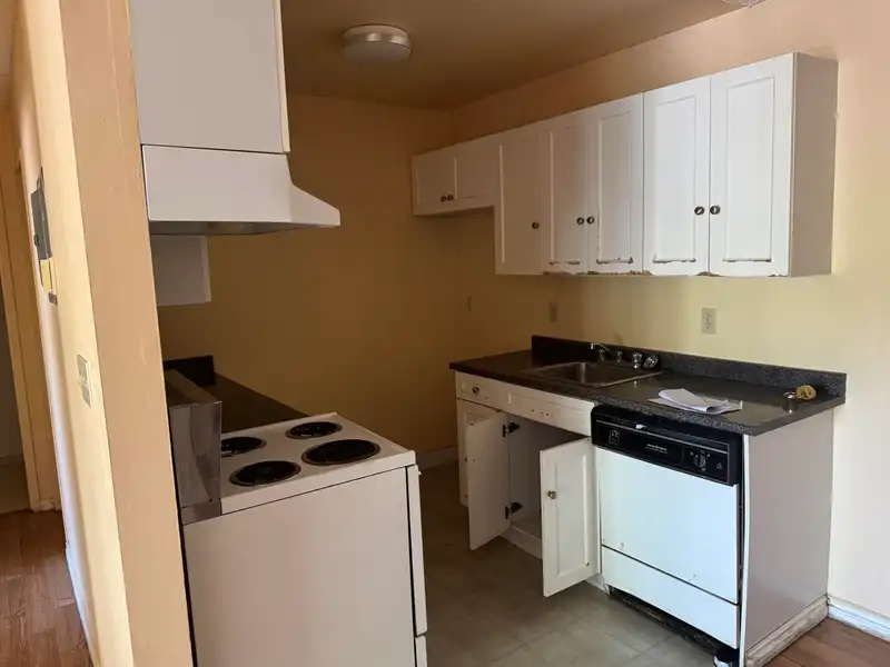 201 7280 LINDSAY ROAD - photo 2 of 7