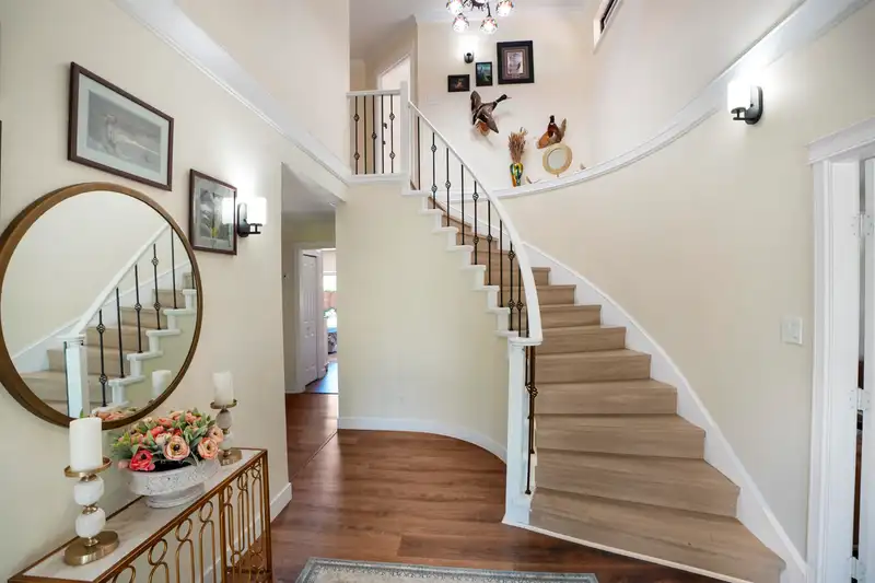 13846 18 AVENUE - photo 3 of 40