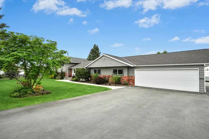 21723 24 AVENUE - photo 2 of 40