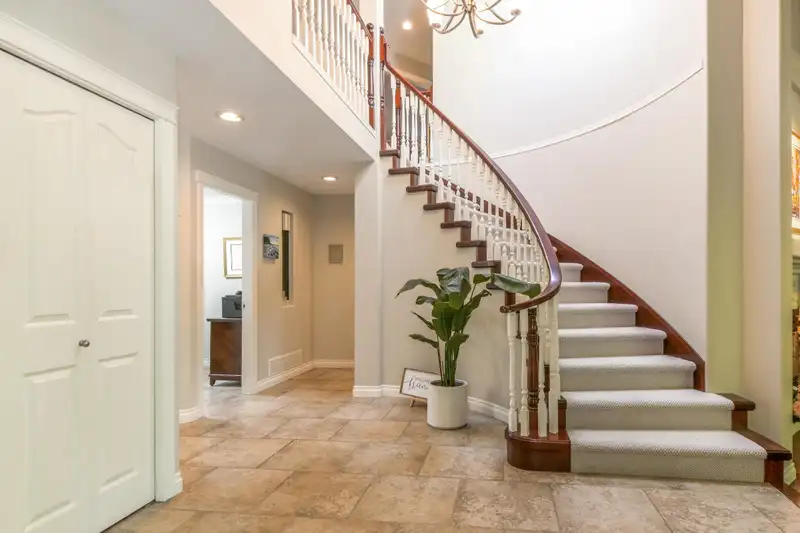 21920 46A AVENUE - photo 2 of 29