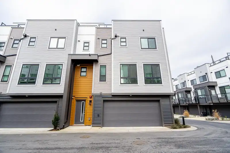 5 20057 82 AVENUE - photo 3 of 27