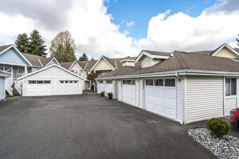 203 9109 154 STREET - photo 3 of 36