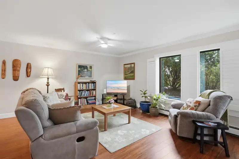 109 15270 17 AVENUE - photo 3 of 33
