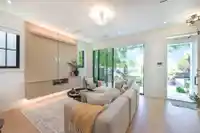 1 2682 NAPIER STREET - thumbnail 5