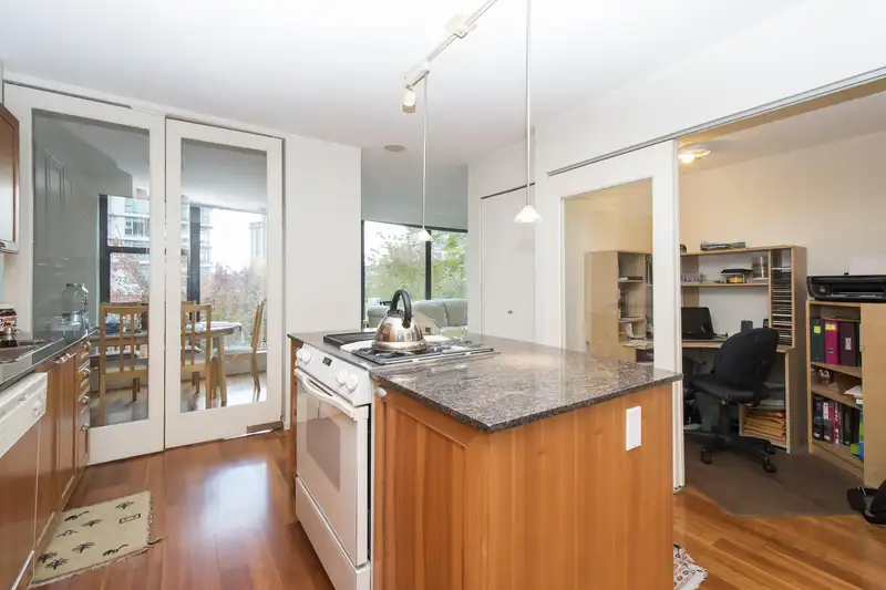 307 1723 ALBERNI STREET - photo 4 of 20