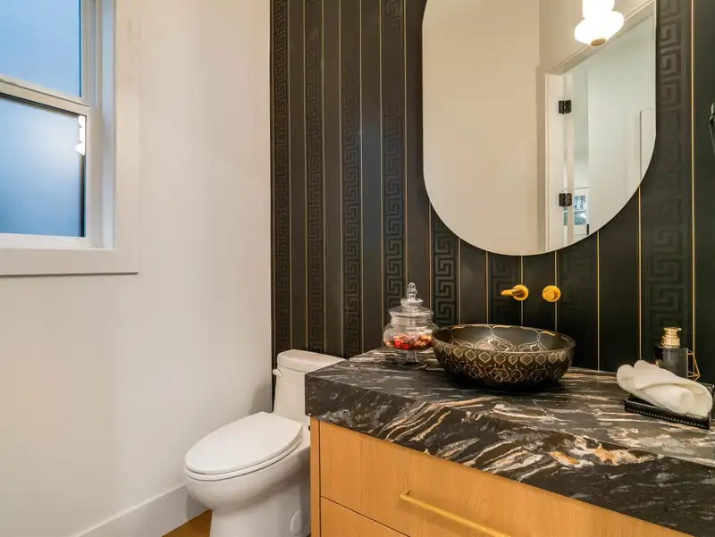 11768 92 AVENUE - photo 2 of 39
