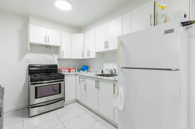 14312 69A AVENUE - photo 3 of 34