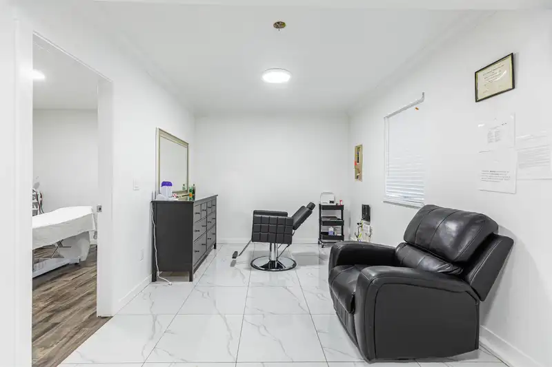 14312 69A AVENUE - photo 4 of 34