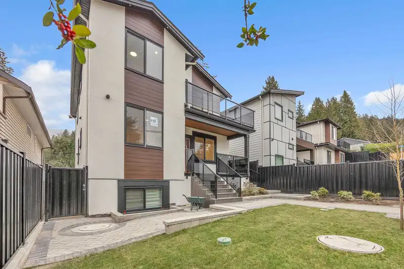 812 MONTROYAL BOULEVARD - photo 2 of 39