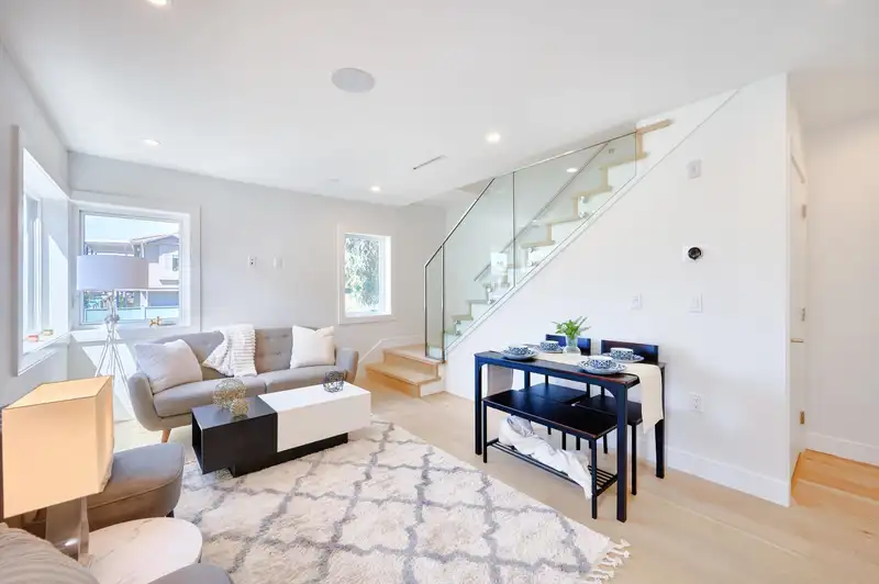 810 E 51ST AVENUE - photo 2 of 17