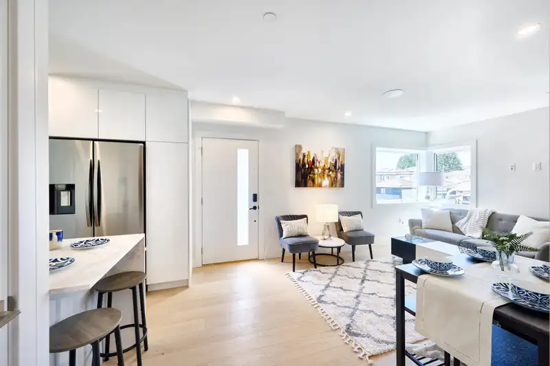 810 E 51ST AVENUE - photo 4 of 17