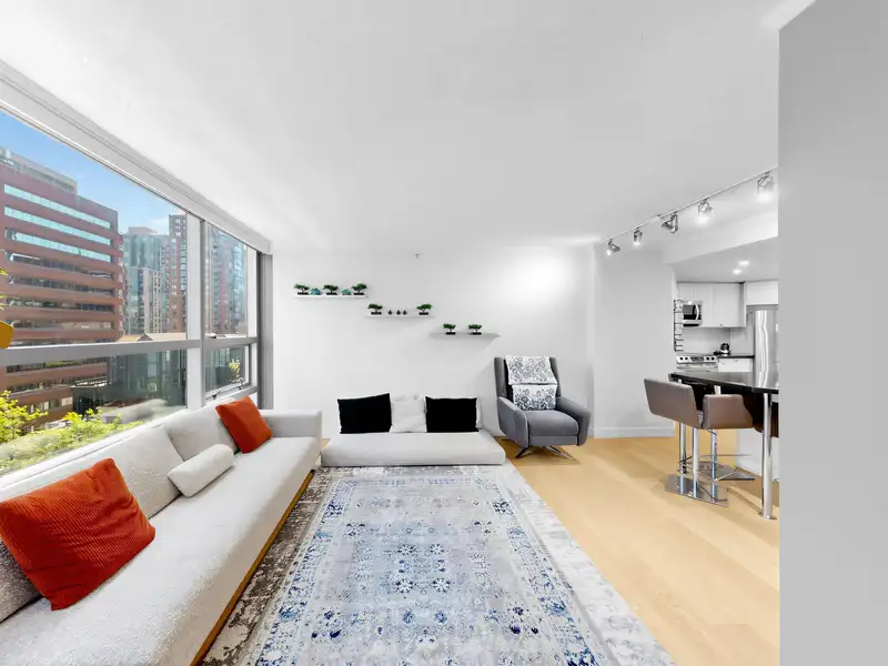 708 1050 BURRARD STREET - photo 2 of 19