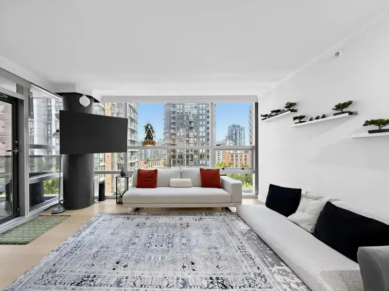 708 1050 BURRARD STREET - photo 3 of 19