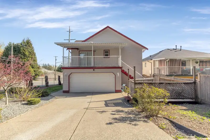 8067 CEDAR STREET - photo 4 of 28