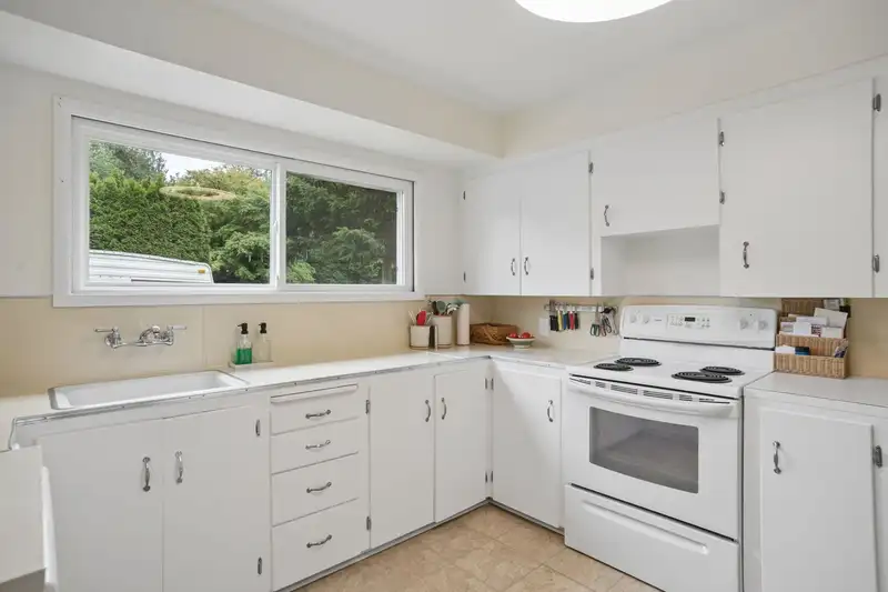 10996 MCADAM ROAD - photo 4 of 36