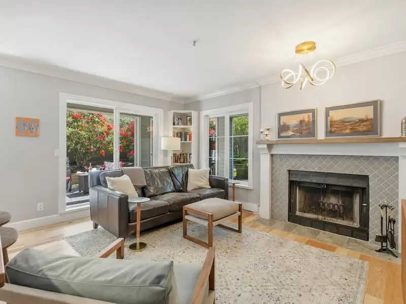 103 2110 YORK AVENUE - photo 2 of 31