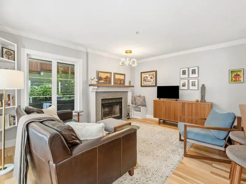 103 2110 YORK AVENUE - photo 3 of 31
