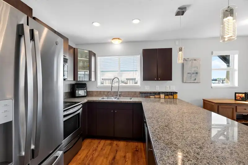 412 5488 198 STREET - photo 2 of 26