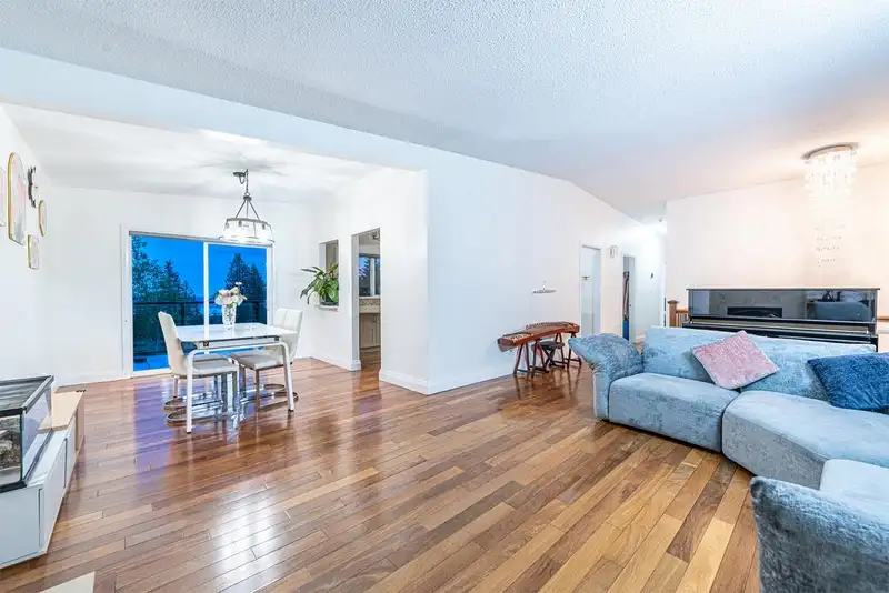 520 BALLANTREE PLACE - photo 4 of 40