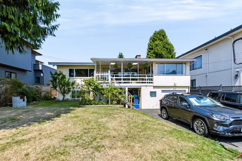 13830 BLACKBURN AVENUE - photo 4 of 40