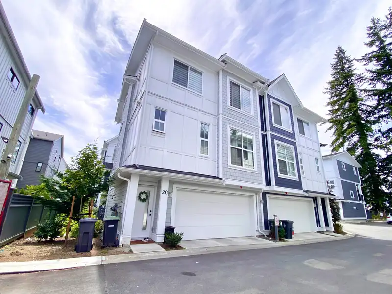 26 20321 80 AVENUE - photo 1 of 33