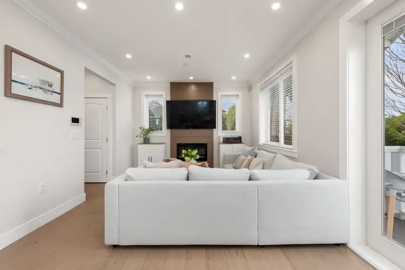 2876 CLARK DRIVE - photo 4 of 30