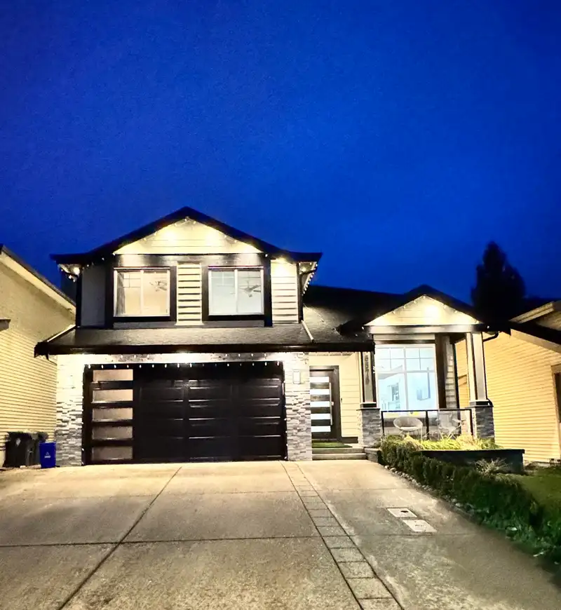 6576 207 STREET - photo 3 of 36