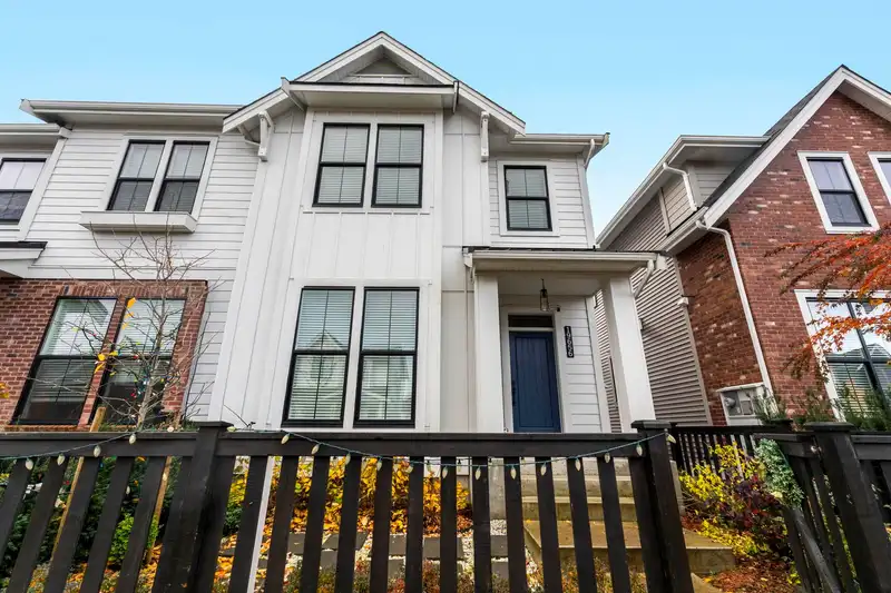19656 75A AVENUE - photo 1 of 40