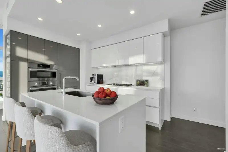 3402 2085 SKYLINE COURT - photo 4 of 27
