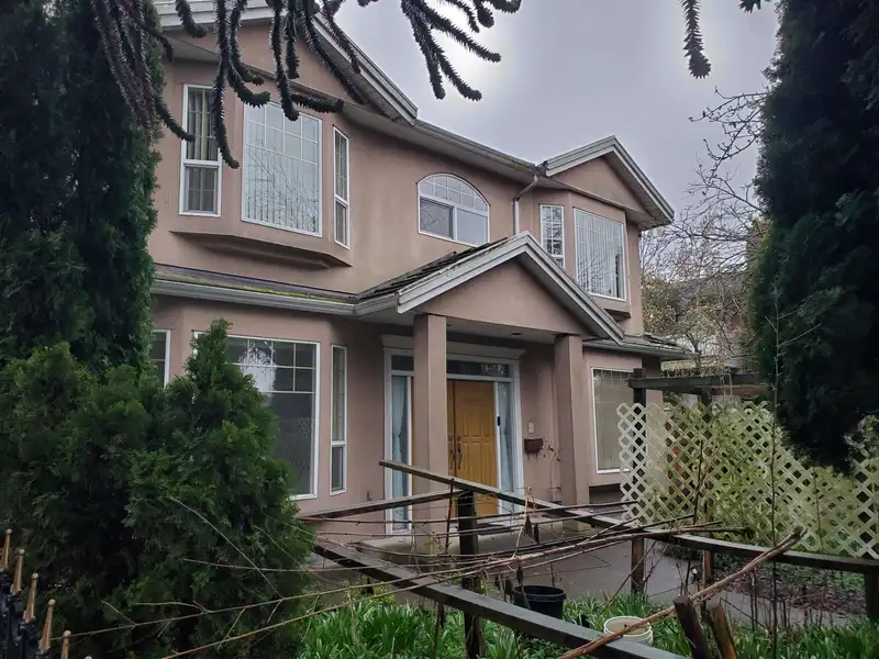 2612 E 49TH AVENUE - photo 1 of 1