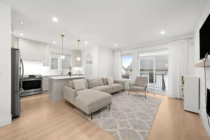 16782 21A AVENUE - photo 2 of 35