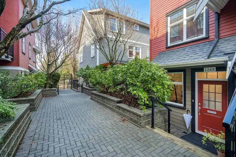 2268 ST. GEORGE STREET - photo 2 of 30