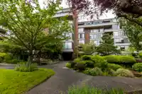 407 4101 YEW STREET - thumbnail 3