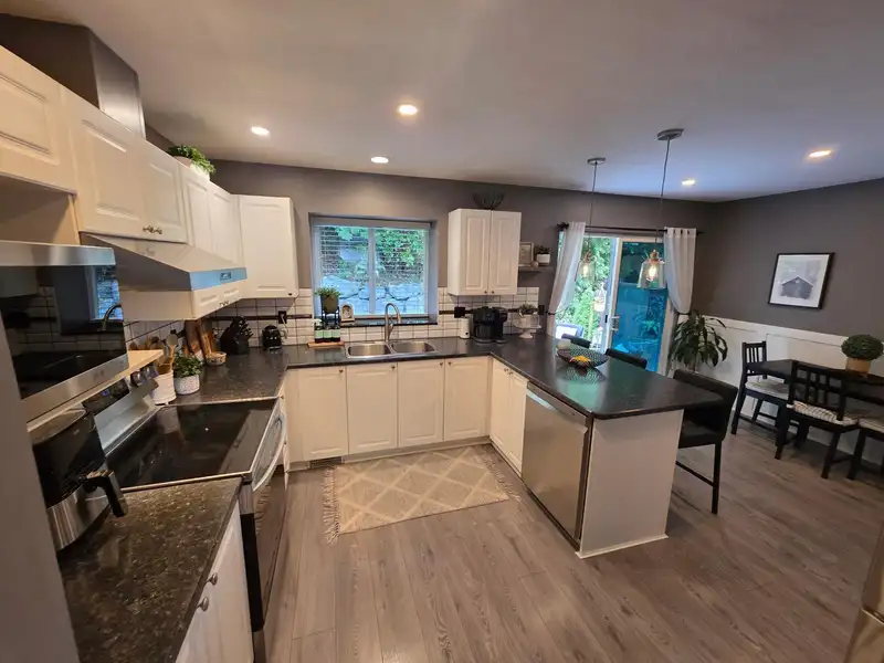 34 3902 LATIMER STREET - photo 4 of 11
