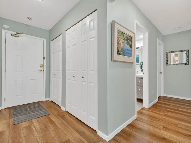 107 14950 THRIFT AVENUE - photo 2 of 25